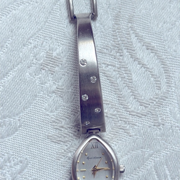 Vintage Gloria Vanderbilt Watch Women Signed Silver Tone Bracelet With Crystals - Picture 4 of 4